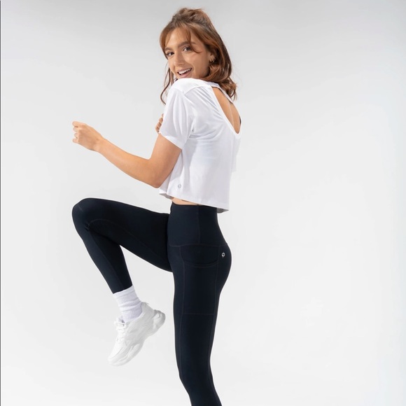 POPFLEX Active Tops - NEW With Tags: POPFLEX Active White Explore Crop Tee (Blogilates)